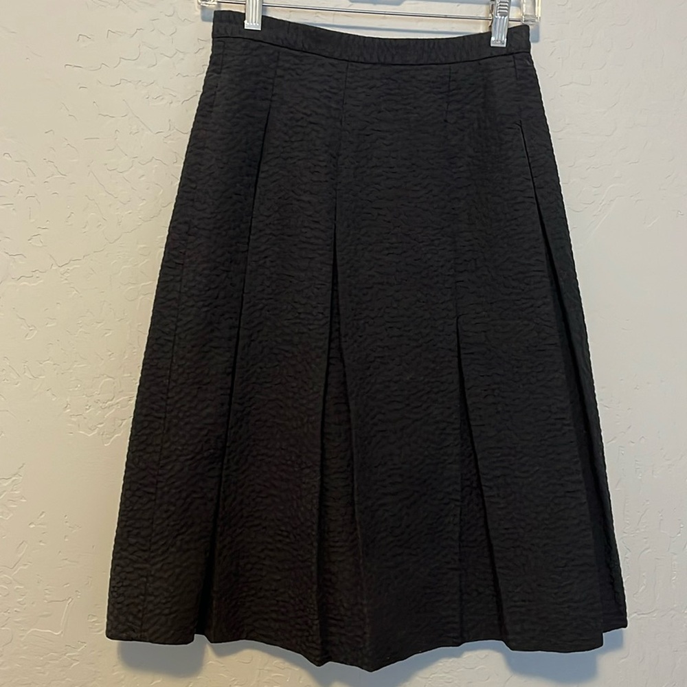 H & M black textured knee length skirt size 6
